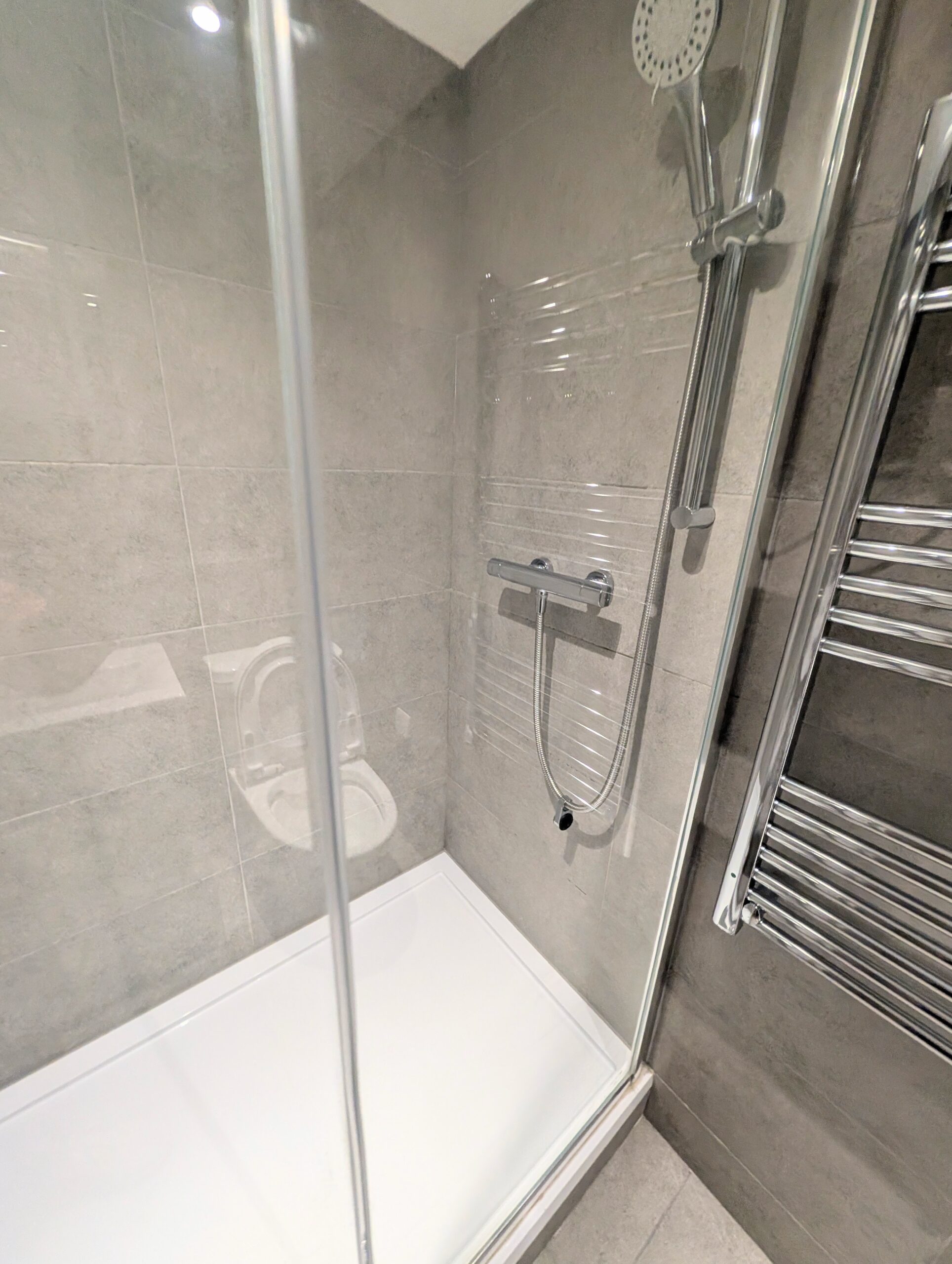 Bathroom limescale removal in Hertfordshire