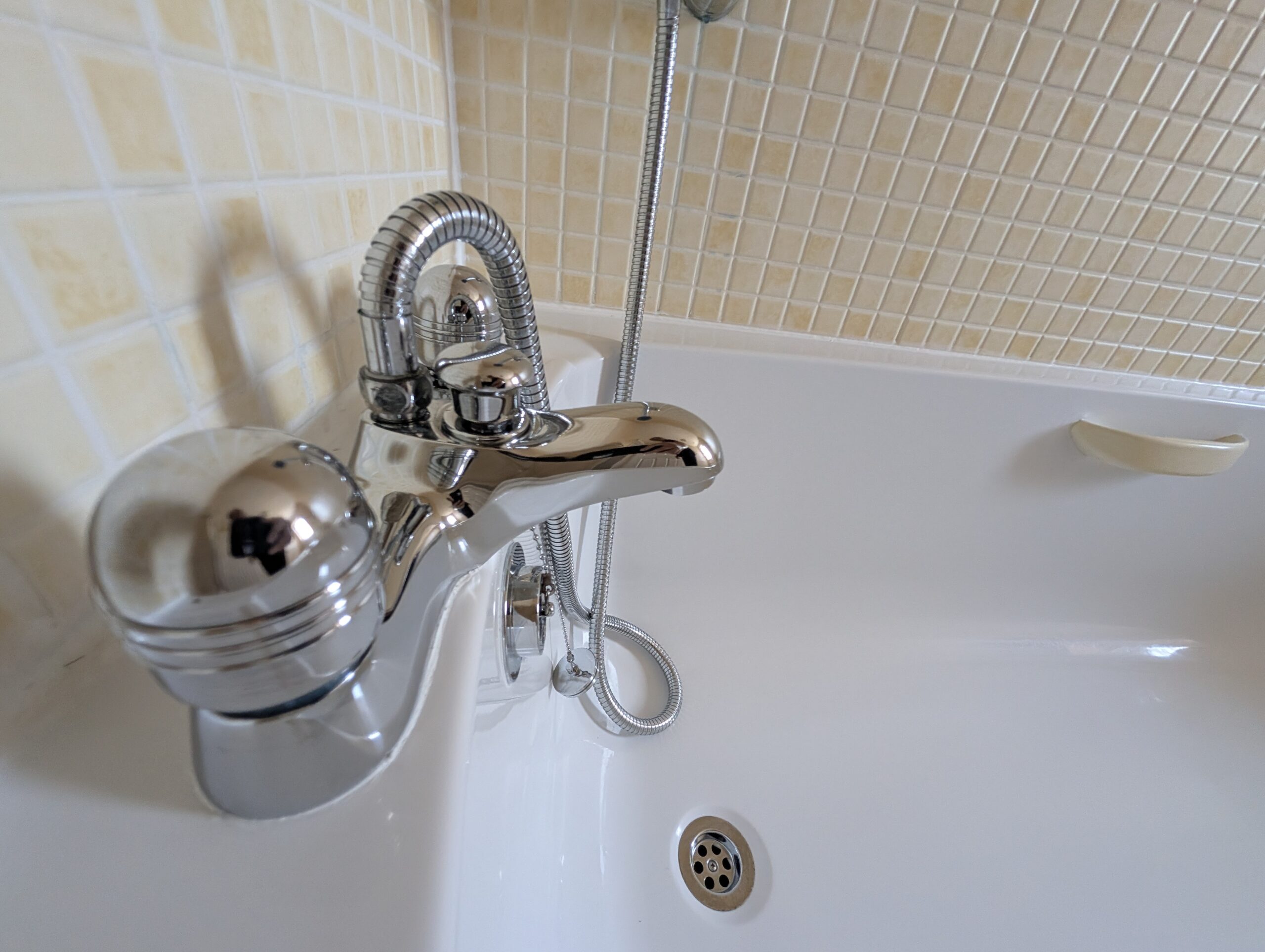 Bathroom limescale removal in London