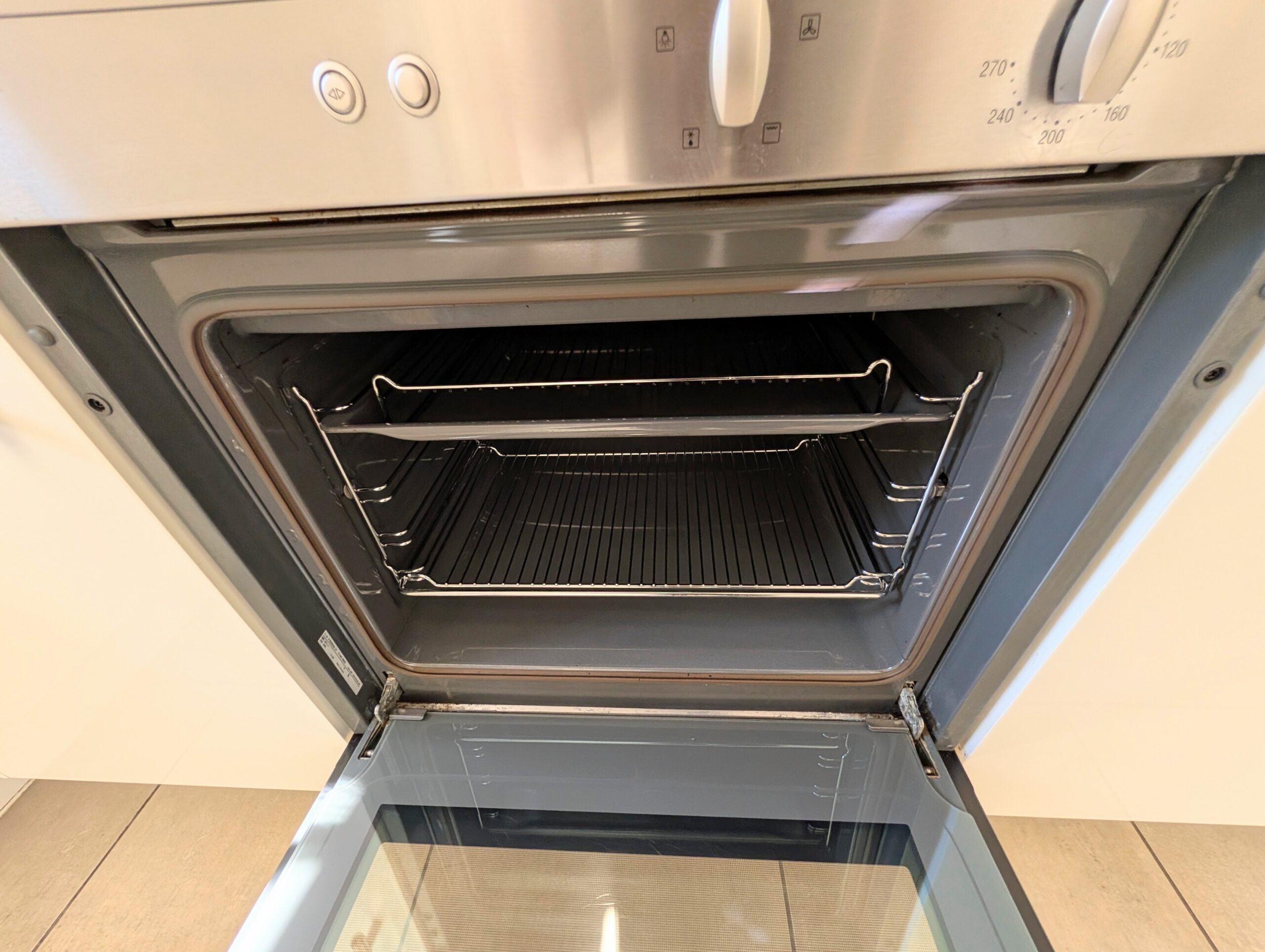 End of tenancy oven cleaning result in London