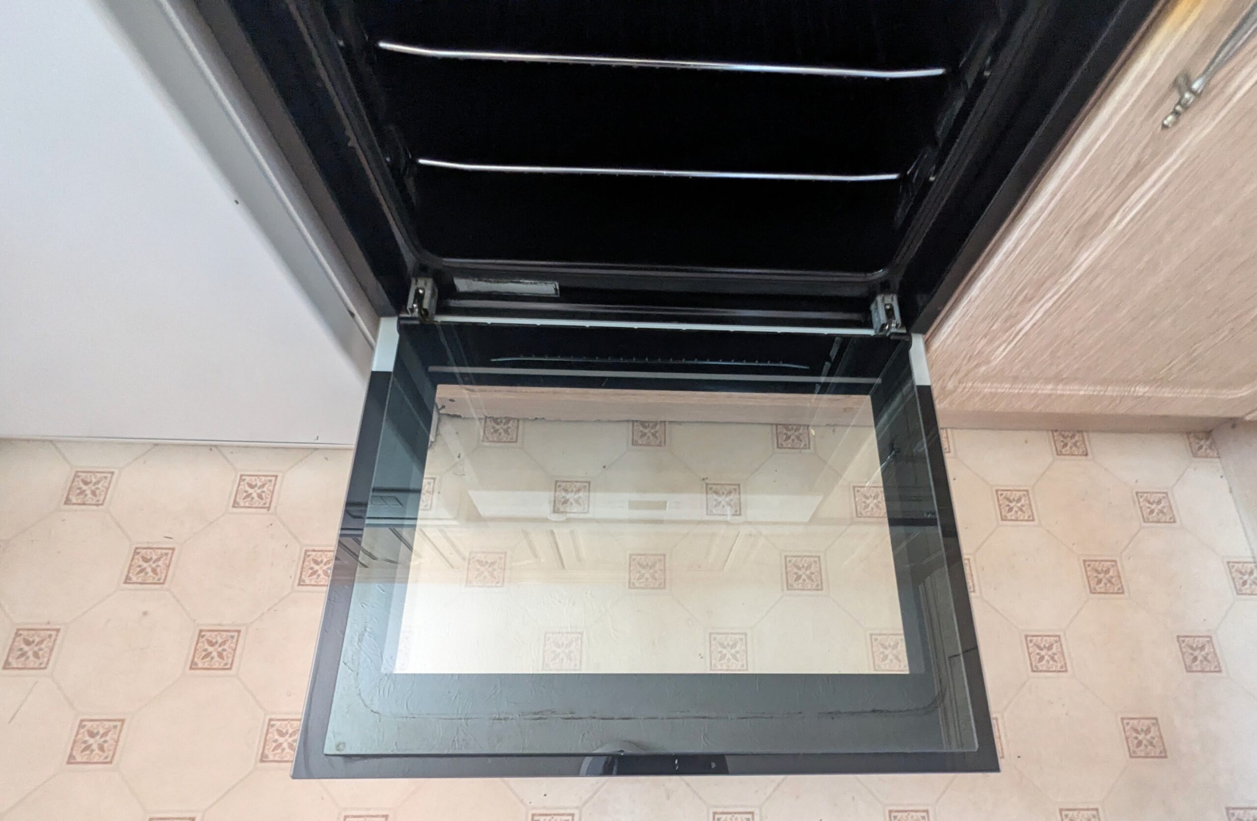 End of tenancy oven cleaning result in Berkshire