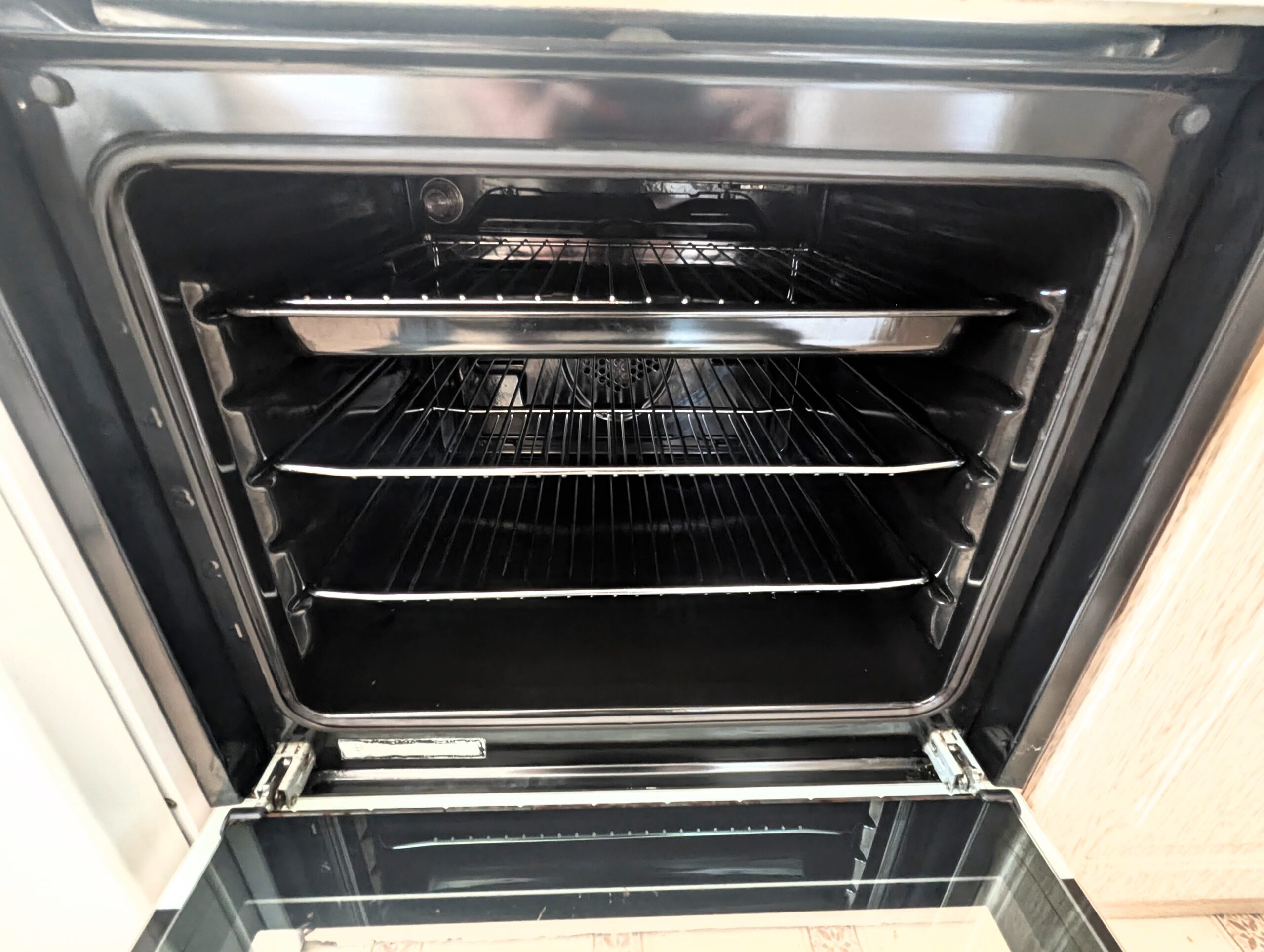 End of tenancy oven cleaning result in Wiltshire