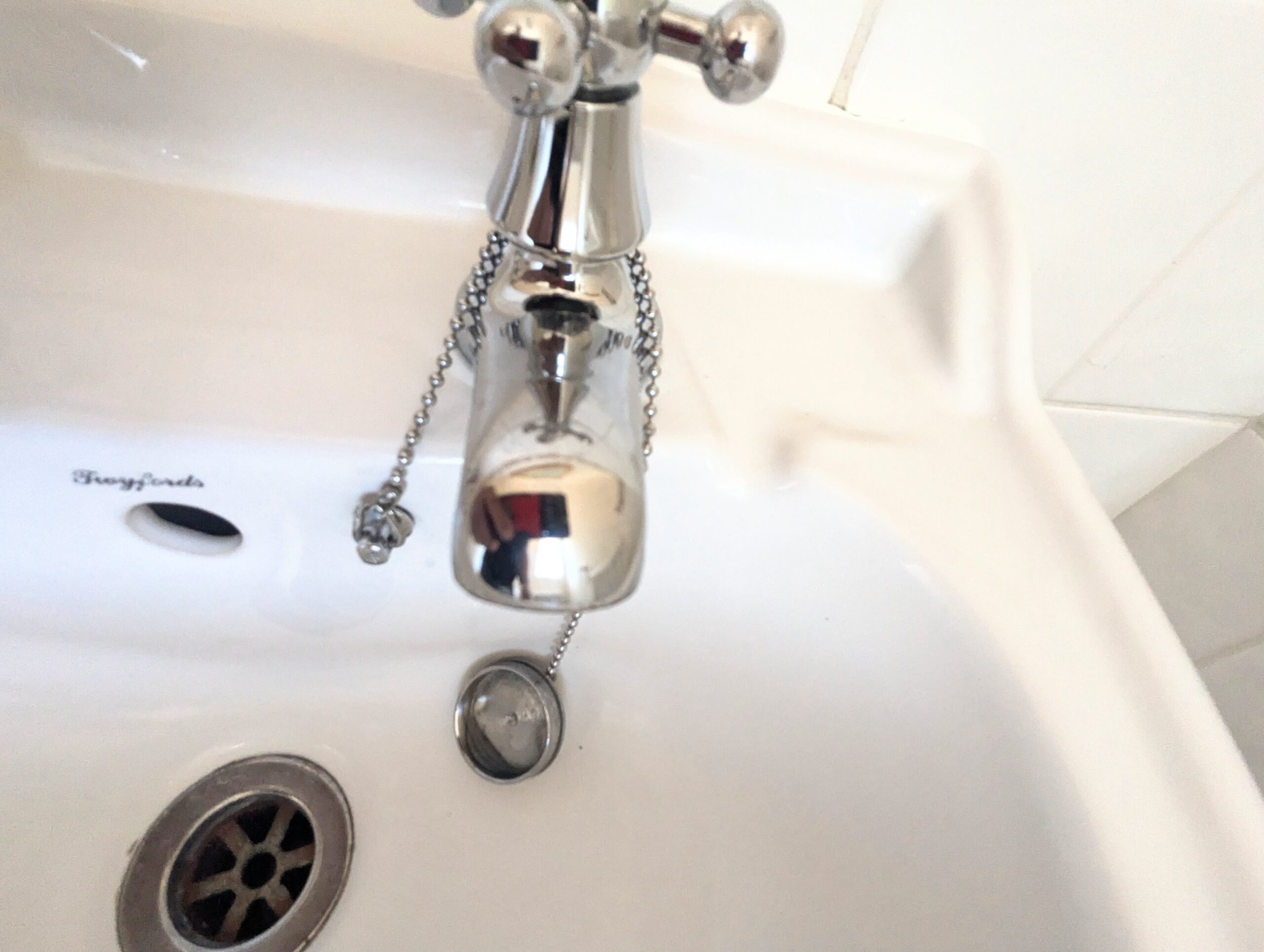Bathroom limescale removal in Berkshire